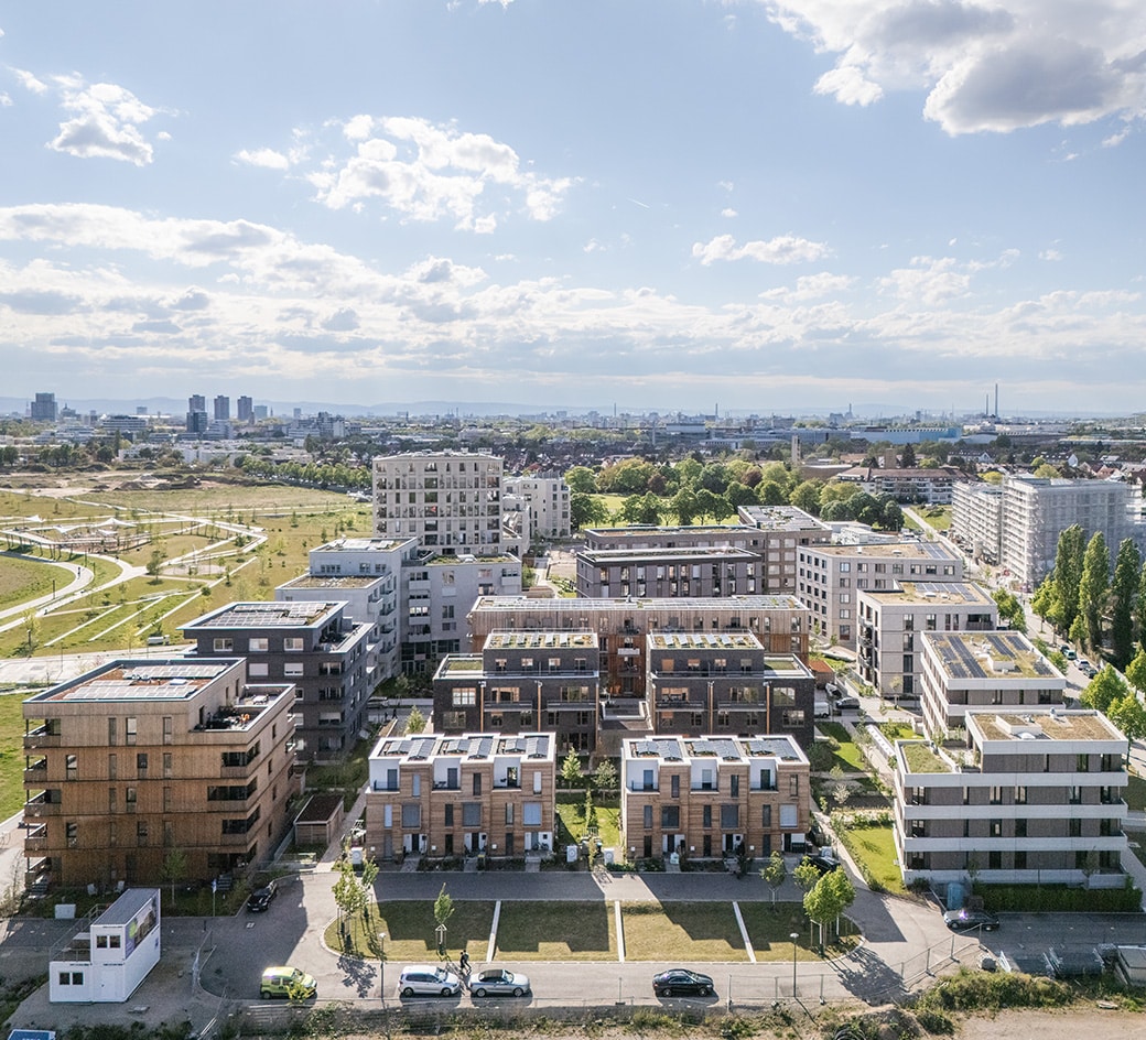 Luftbild SPINELLI mit Wohnbebauung und Park